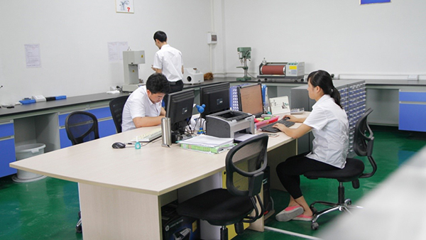 TPE注塑加工廠必備的資料包：TPE制品表面沒有光澤度。